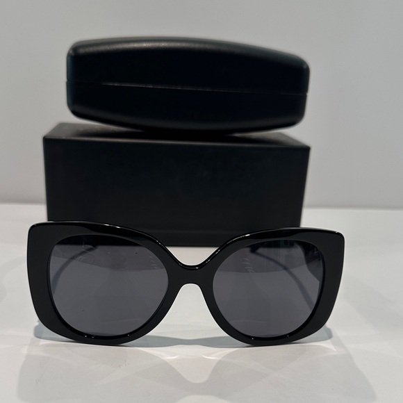 New in Case Versace Black Frame & Lense Sunglasses with Medusa on the handles.